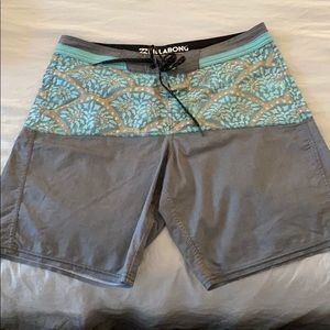 Men’s Billabong bathing suit